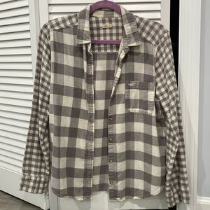 Hollister Flannel button up perfect for the fall/winter